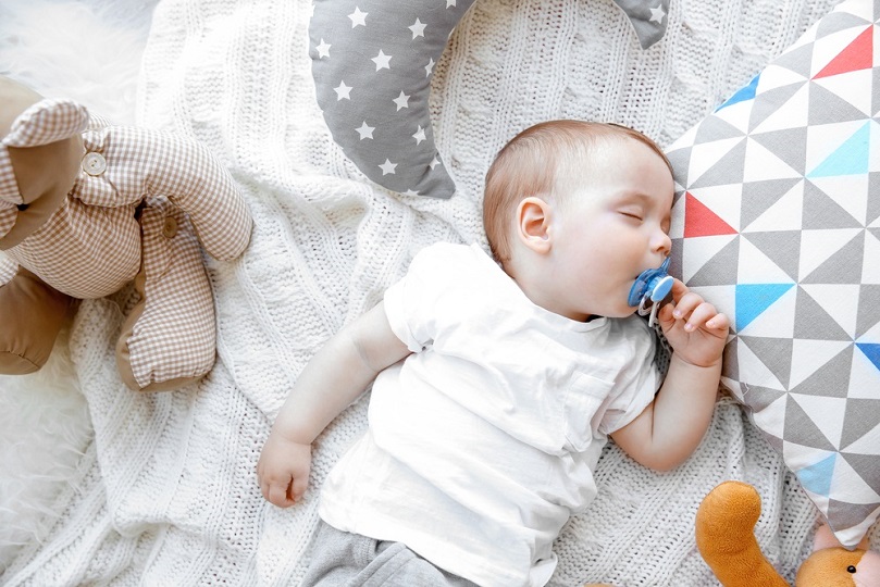 17 σημάδια που δείχνουν ότι το μωρό χρειάζεται να κοιμηθεί
