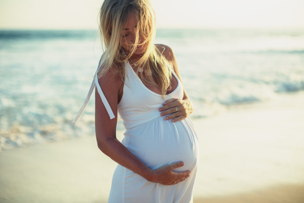 Εγκυμοσύνη: Πώς να φροντίσεις τον εαυτό σου και το μωρό κατά τη διάρκεια του καλοκαιριού