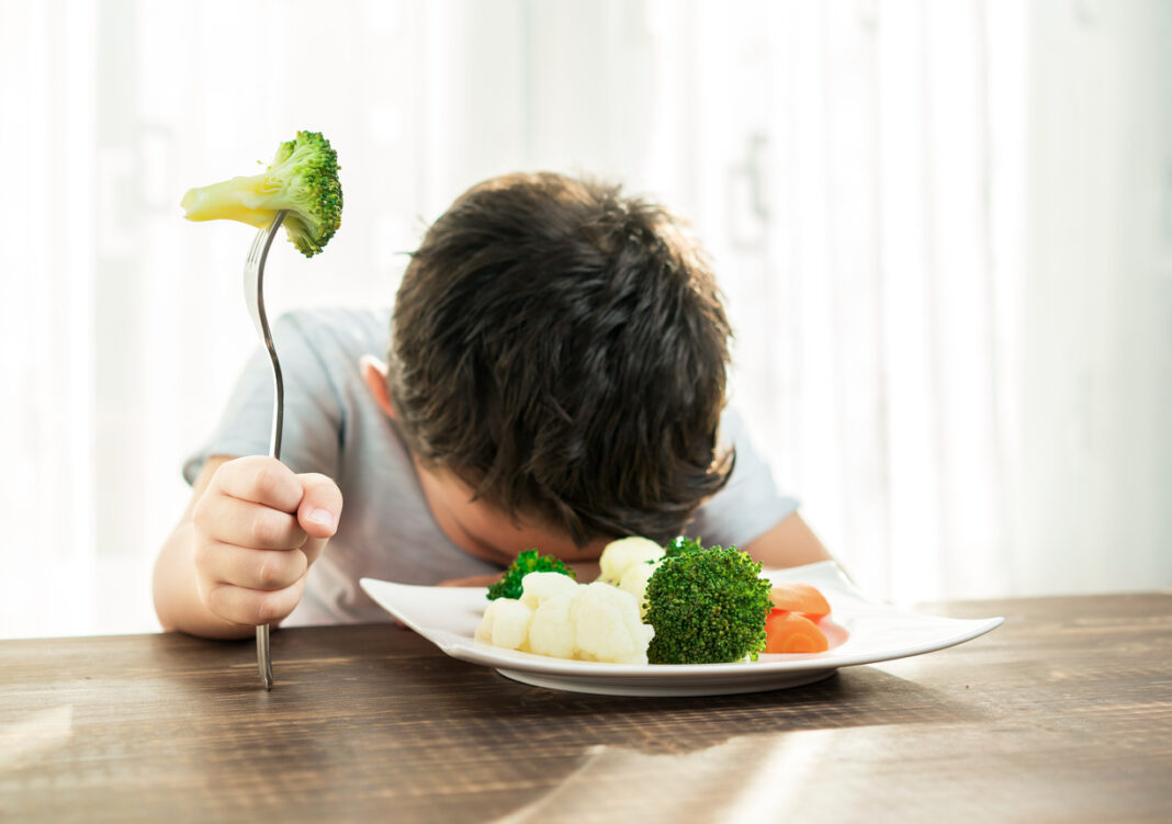 Ο τρόπος να κάνουμε τα παιδιά να αγαπήσουν τα λαχανικά τους, σύμφωνα με μια γιατρό-μαμά
