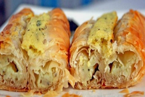Αφράτη νηστίσιμη τυρόπιτα με πατάτες και φυτικό τυρί - Μια απόλαυση για τον ουρανίσκο!
