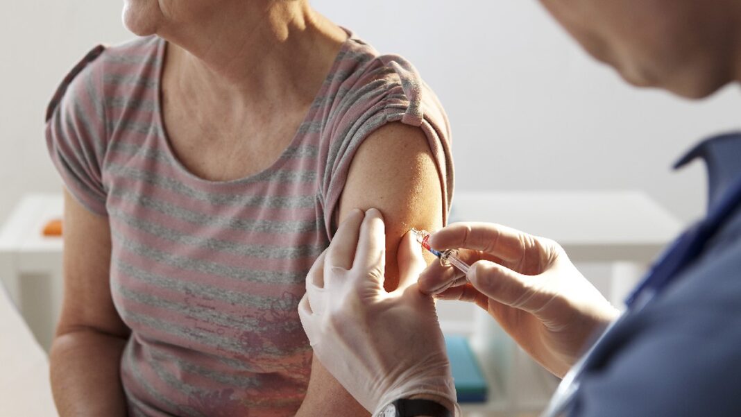 Αντιγριπικός εμβολιασμός: Το εμβόλιο πλέον χωρίς συνταγή στα φαρμακεία
