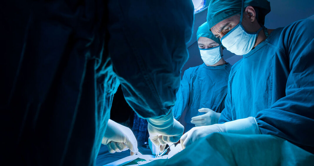Εφιάλτης σε χειρουργείο: Η ανατριχιαστική εμπειρία μιας γυναίκας χωρίς αναισθησία
