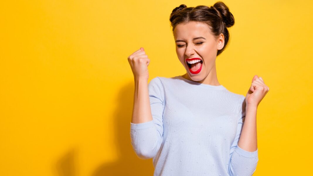Το μυστικό της ευτυχίας: Τι κάνει τους ανθρώπους πραγματικά χαρούμενους, σύμφωνα με μια διεθνή μελέτη
