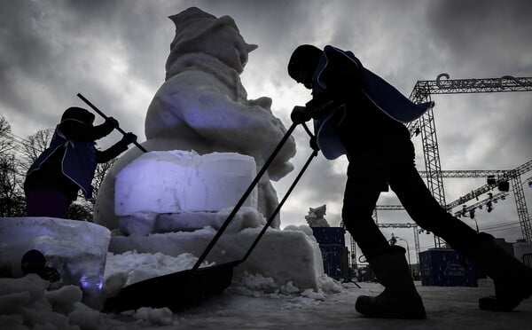 Ρωσία: Παγωμένη Σιβηρία και χιονοθύελλες στη Μόσχα