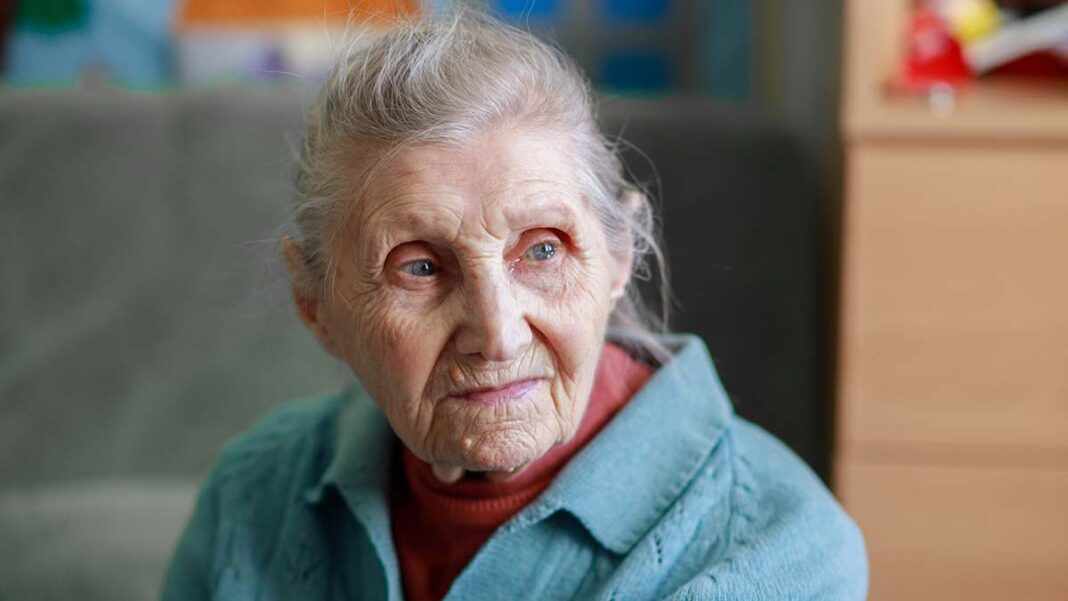 Η παραδοσιακή είδηση: Γυναίκα 118 ετών υποβλήθηκε σε χειρουργική επέμβαση για το ισχίο και ανάρρωσε πλήρως.
