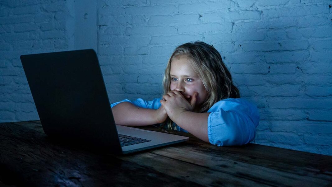 Προστατέψτε τα παιδιά σας από την αποπλάνηση στο διαδίκτυο
