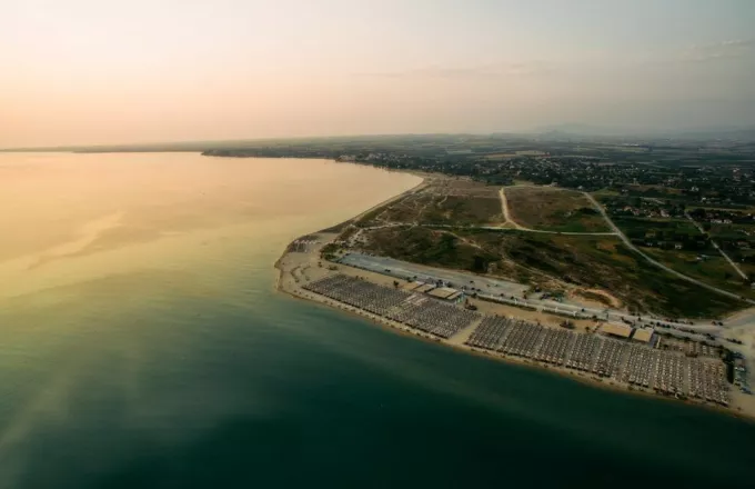 Ανατροπή στη Χαλκιδική: Παραχώρηση παραλίας-υγρότοπου σε ιδιώτη για 50 χρόνια προκαλεί αντιδράσεις
