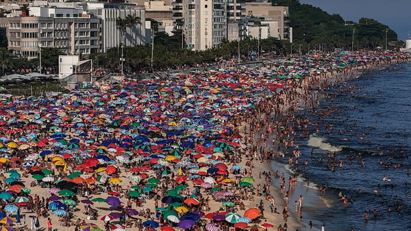 Καταιγίδες και καύσωνας πλήττουν τη Βραζιλία: Άνω των 62°C η αίσθηση της θερμοκρασίας - Στο Σάο Πάολο πλημμύρισαν οι παραλίες 
