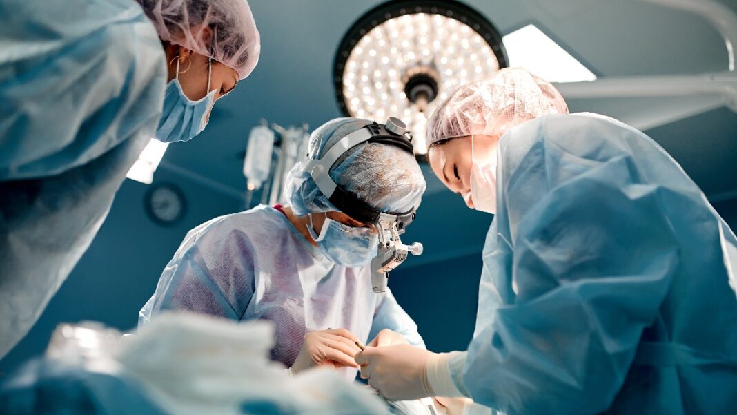Νέοι δρόμοι για τις απογευματινές χειρουργήσεις σε 7 νοσοκομεία
