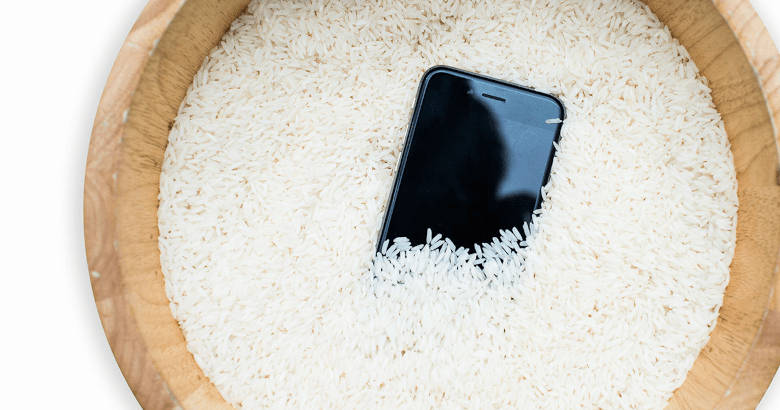 Νέα αποκάλυψη: Η Apple συμβουλεύει τους ιδιοκτήτες του iPhone να μην χρησιμοποιούν ρύζι για να στεγνώσουν τη συσκευή τους (vid)
