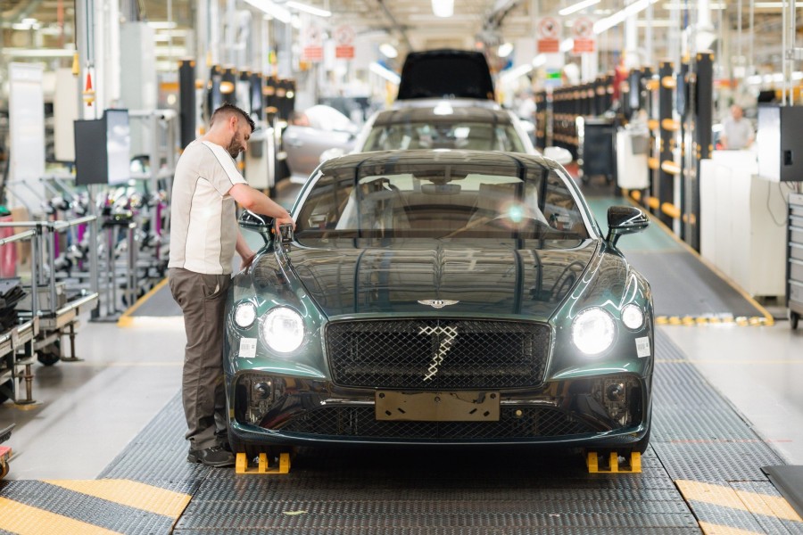Νέα συνείδηση των πελατών αλλάζει το τοπίο των πωλήσεων της Bentley
