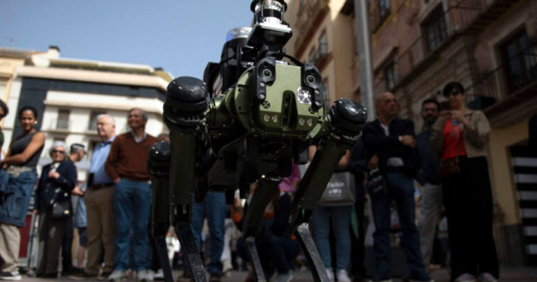 Νέος Σύμμαχος στην Αστυνομία: Ο Σκύλος-Ρομπότ που Προσφέρει Αναπληρωματικές Δυνάμεις
