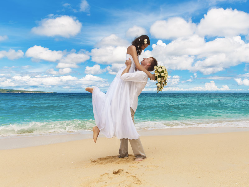 Ονειρεμένος γάμος στην παραλία: Μια μοναδική εμπειρία γάμου
