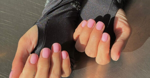 Pretty in Pink: Η πιο δημοφιλής απόχρωση της άνοιξης στο μανικιούρ
