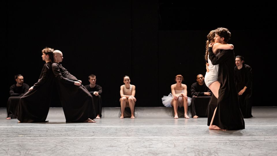 Το Last Work: Ένα Ανατρεπτικό Χορευτικό Εγχείρημα στο Μέγαρο Μουσικής Αθηνών
