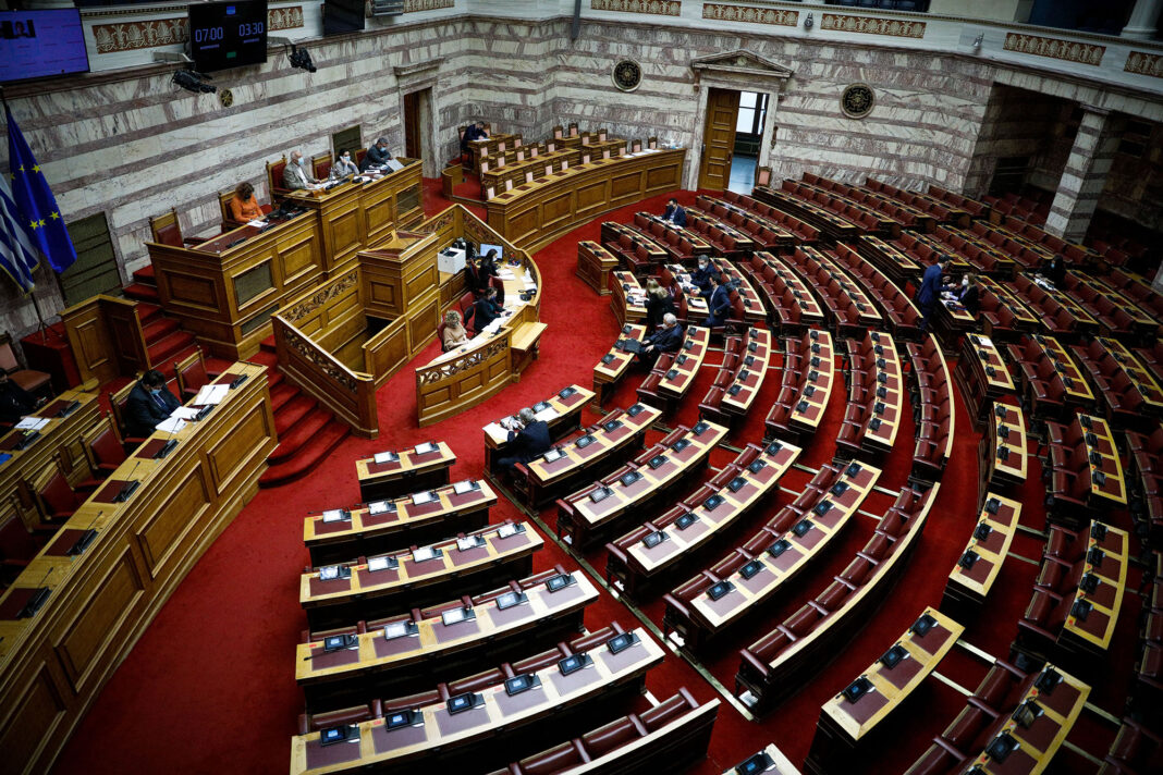 Νέες ρυθμίσεις για τη δημόσια υγεία και το ΕΣΥ: Η Βουλή ψηφίζει νομοσχέδιο
