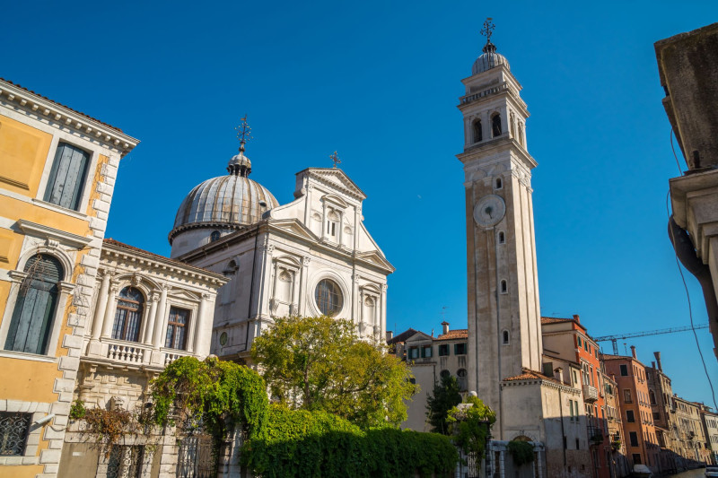 Ο εκθαμβωτικός ναός του Αγίου Γεωργίου των Ελλήνων στη Βενετία: Μια αρχιτεκτονική αριστούργημα στην καρδιά της πόλης
