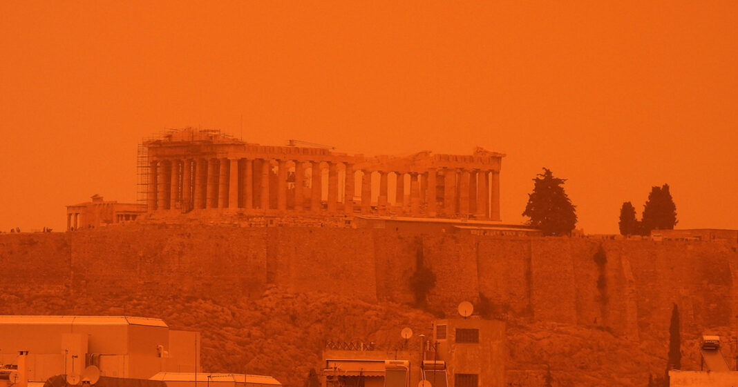 Υπνωτική ατμόσφαιρα και κόκκινος ουρανός: Οράματα από την εισβολή της αφρικανικής σκόνης στην Ελλάδα
