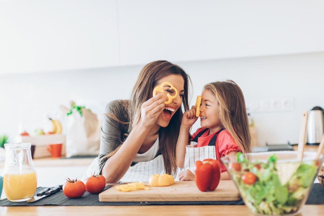 7 Συμβουλές για μια Υγιεινή Διατροφή των Παιδιών: Βοηθήστε τα να Φτάσουν σε Ένα Ιδανικό Βάρος
