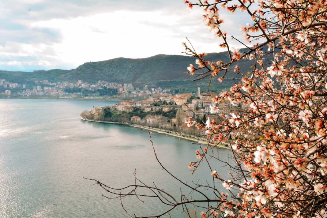 Ανακαλύψτε την πανέμορφη Καστοριά αυτό το Πάσχα: Μια μαγευτική εμπειρία
