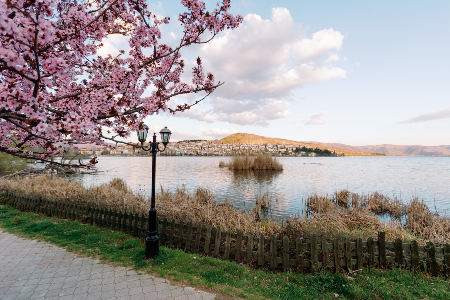 Ανακαλύψτε την πανέμορφη Καστοριά αυτό το Πάσχα: Μια μαγευτική εμπειρία
