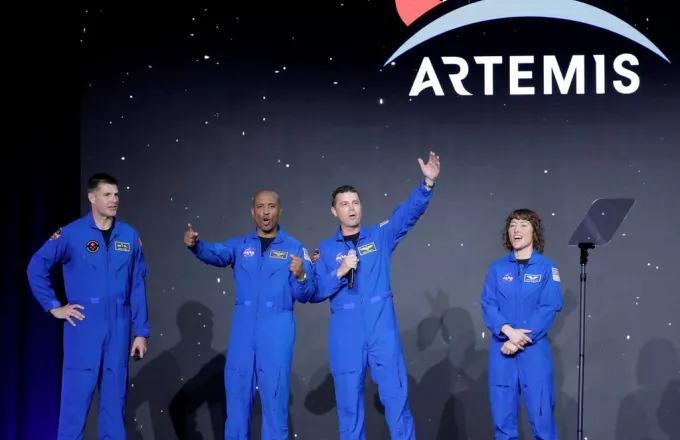 Δια χειρός... Prada οι στολές των αστροναυτών της αποστολής Artemis III - Τι χρώμα θα έχουν 