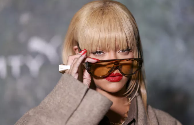 Η νέα εμφάνιση της Rihanna: Μια ξανθιά ανεβάζει τον πήχη
