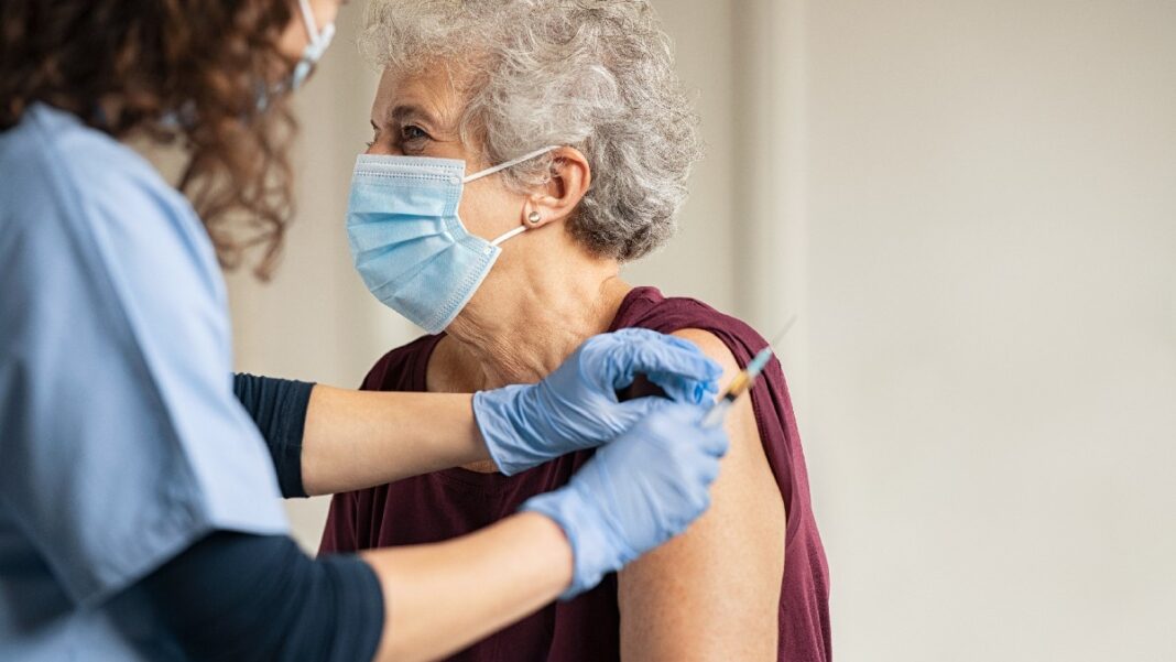 Λινού για Πολάκη: «Ακούω πολλά τρελά πράγματα από όλες τις πλευρές» για τα εμβόλια