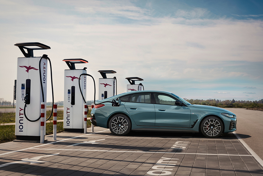 Νέα BMW σειρά 4: Αμιγώς ηλεκτρική ή με κινητήρα εσωτερικής καύσης;
