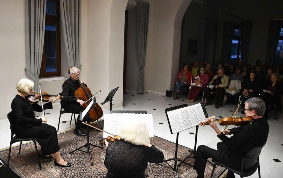 Νέος ήχος γεμίζει τον κόσμο: Μουσικές εκδοχές Mozart και Dvorak ζωντανεύουν στο Πάτρα
