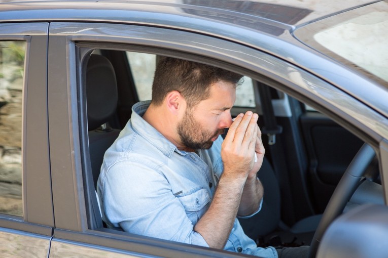 Οι κίνδυνοι των αλλεργιών και της σκόνης στην οδήγηση"

