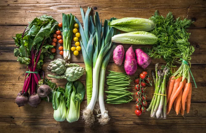Τρία λαχανικά που μπορείτε να καλλιεργήσετε εύκολα στην κουζίνα σας
