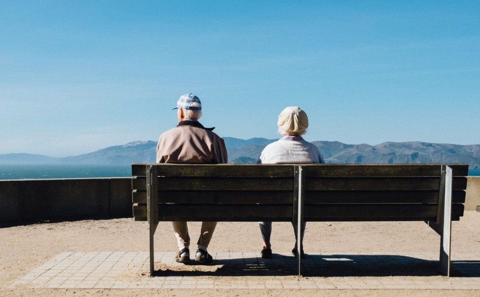 Όλο και αργότερα αρχίζει κάποιος να θεωρείται ηλικιωμένος – Τι δείχνει έρευνα